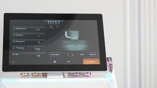 एंटी एजिंग फेस लिफ्टिंग के लिए डबल फ्रीक्वेंसी आइसोलेटेड सुई सोना आरएफ माइक्रोनेडल मशीन